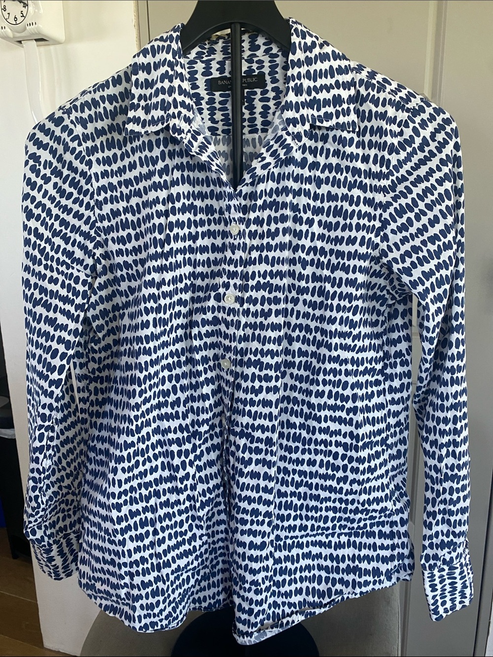 Banana Republic Blue and White Patterned Button-Up Blouse